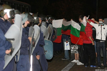 Новый Регион: Болгарию захлестнули антицыганские акции протеста (ФОТО)