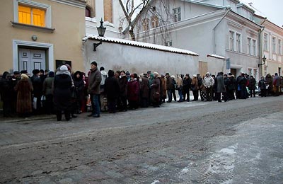 Новый Регион: Посольство РФ в Эстонии вымогает деньги у русских (ФОТО)