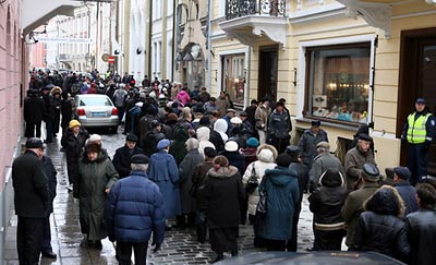 Новый Регион: Посольство РФ в Эстонии вымогает деньги у русских (ФОТО)