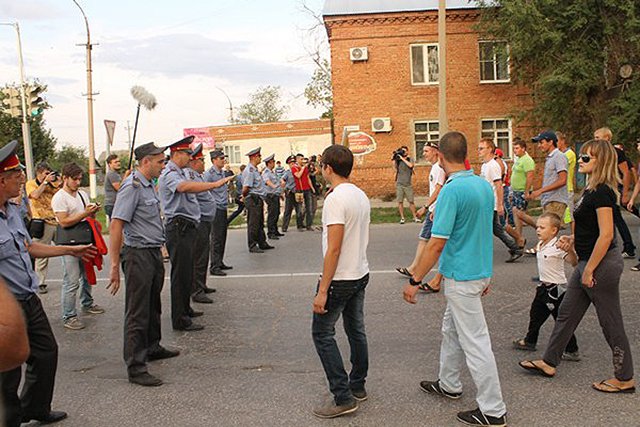 Новый Регион: Три дня митингов в Пугачеве вывели на улицы даже детей и стариков