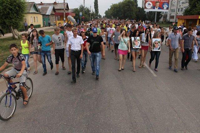 Новый Регион: Три дня митингов в Пугачеве вывели на улицы даже детей и стариков