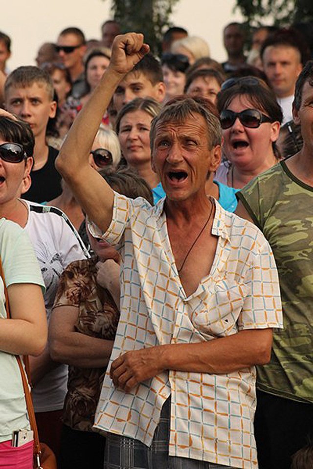 Новый Регион: Три дня митингов в Пугачеве вывели на улицы даже детей и стариков