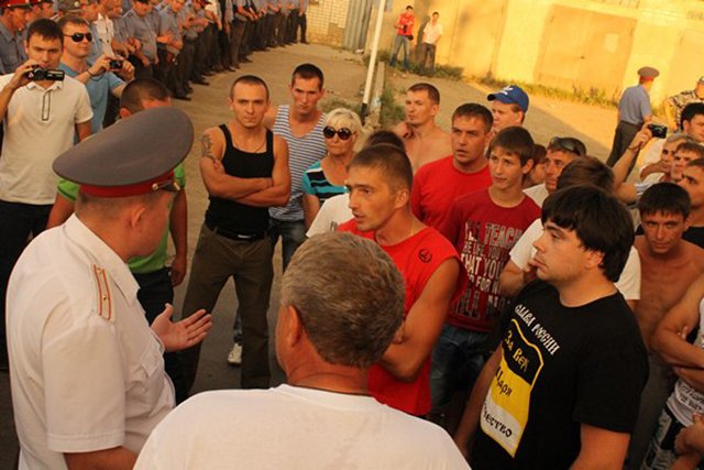 Новый Регион: Три дня митингов в Пугачеве вывели на улицы даже детей и стариков