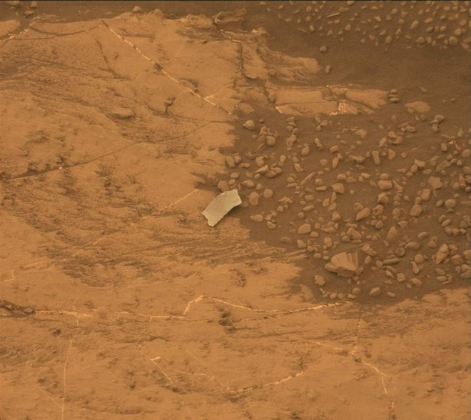 Новый День: NASA обнаружило на Марсе очень подозрительный объект