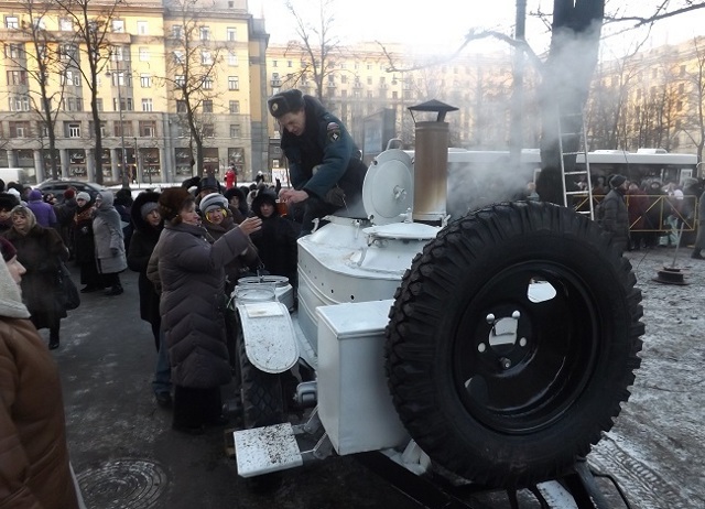 Новый Регион: Дары волхвов в Петербурге: очередь уже растянулась на километр (ФОТО)