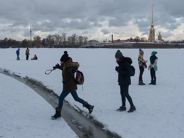 Новый Регион: На тающем льду Невы в Петербурге началась борьба за премию Дарвина (ФОТО)