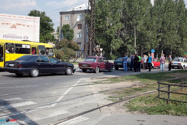 Новый Регион: В Запорожье четыре машины устроили ДТП-паровозик (ФОТО)