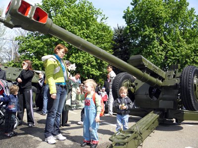 Новый Регион: Одесса отметила День Победы парадом и выставкой военной техники (ФОТО)