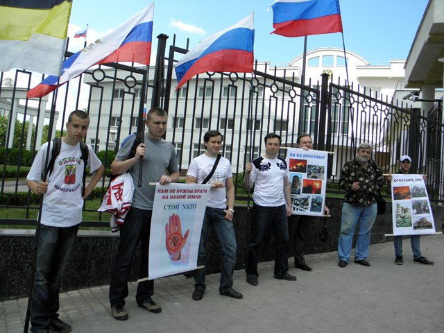 Новый Регион: В Одессе прошел пикет против создания базы НАТО в России (ФОТО)