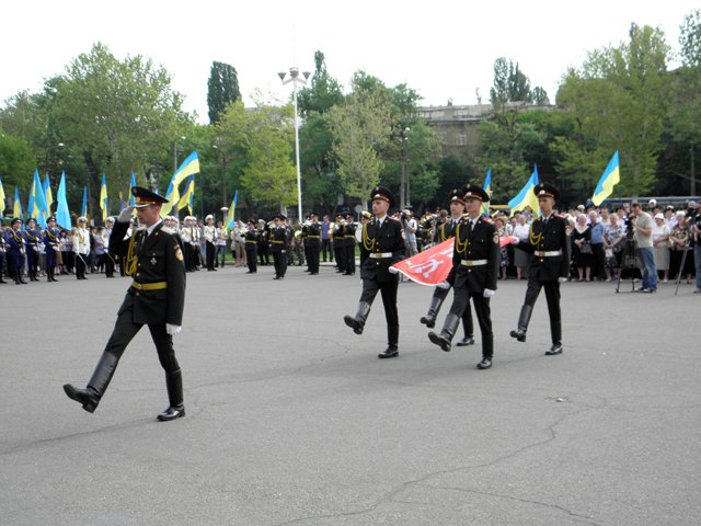 Новый Регион: В Одессе над обладминистрацией подняли Знамя Победы (ФОТО)