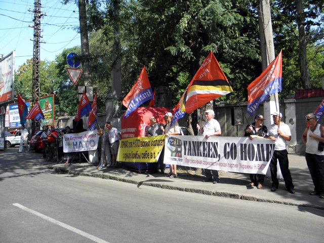 Новый Регион: Противники НАТО провели митинг во время открытия учений Си Бриз-2012 (ФОТО)