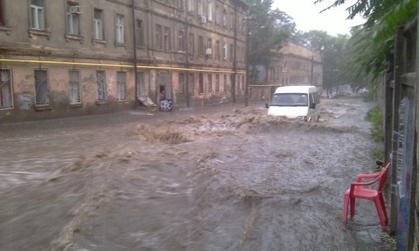 Новый Регион: Улицы Одессы затопил очередной тропический ливень (ФОТО, ВИДЕО)