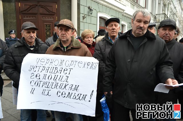 Новый Регион: В Одессе моряки перекрыли центральную улицу из-за долгов по зарплате (ВИДЕО, ФОТО)