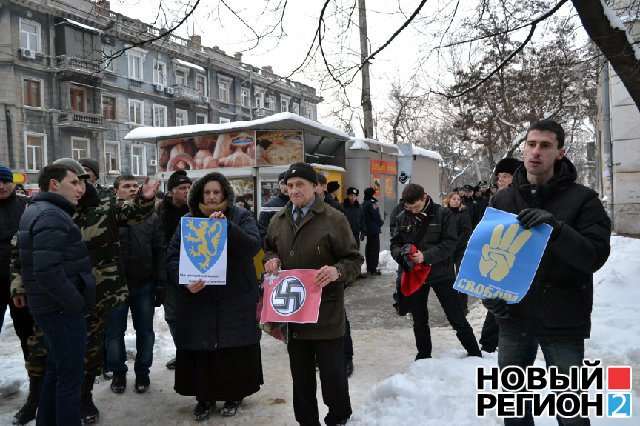 Новый Регион: В Одессе Свобода устроила факельное шоу, а местные антифашисты сожгли флаг ОУН-УПА (ВИДЕО, ФОТО)