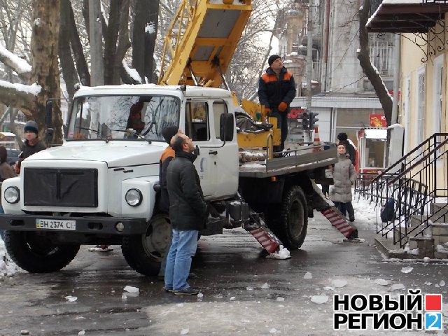 Новый Регион: Мэрия Одессы устроила показушную войну с сосульками (ФОТО)