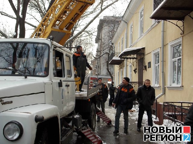 Новый Регион: Мэрия Одессы устроила показушную войну с сосульками (ФОТО)