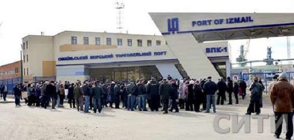 Новый Регион: В Измаиле прошла акция протеста портовиков против массовых увольнений (ФОТО, ВИДЕО)