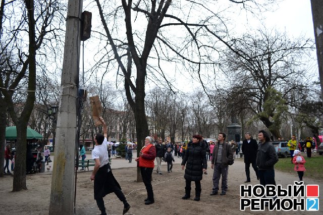 Новый Регион: В Одессе на Соборной площади чуть не сгорели торговые киоски (ФОТО)