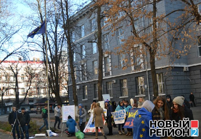 Новый Регион: В Одесском национальном университете со скандалом прошел митинг за ассоциацию с ЕС (ВИДЕО, ФОТО)