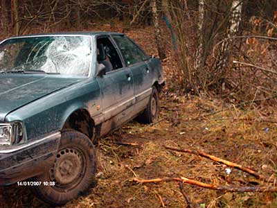 5 легковых автомобилей на скорости пытались прорваться через пограничную заставу Пулемец Луцкого участка на границе с Белоруссией. Фото пресс-службы Госпогранслужбы Украины