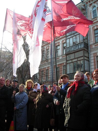 Новый Регион: Луценко прибыл на допрос. Рядом с прокуратурой – митинг Разом нас багато!