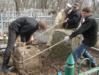 Новый Регион: В Харькове казаки восстановили могилы русских воинов царской армии и матери Репина (ФОТО)