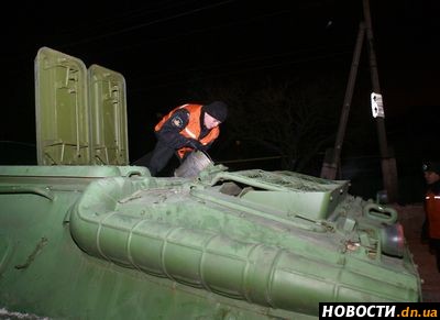 Новый Регион: Бороться со стихией на дороги Украины вышли танки (ФОТО)