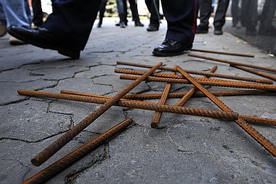 Новый Регион: В Киеве украинские журналисты пикетировали посольство России с требованием раскрыть нападение на Олега Кашина (ФОТО)