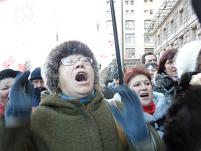 Новый Регион: На митинг против поднятия тарифов в Киеве вышло около тысячи человек (ФОТО)