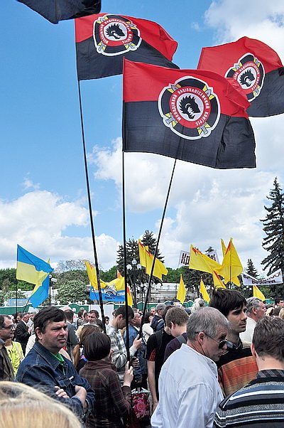 Новый Регион: В Киеве возле здания Рады произошла массовая драка (ФОТО)