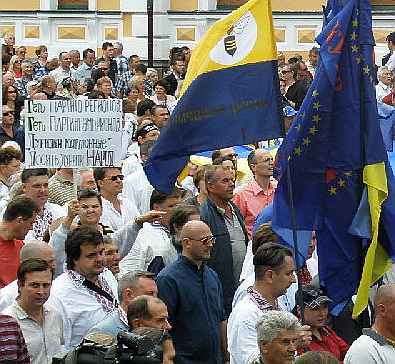 Новый Регион: В центре Киева произошли масштабные столкновения оппозиции с милицией (ФОТО, ВИДЕО)