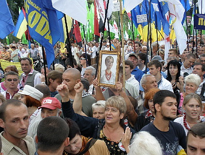 Новый Регион: В центре Киева произошли масштабные столкновения оппозиции с милицией (ФОТО, ВИДЕО)