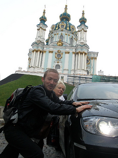 Новый Регион: На Андреевском спуске произошла драка автомобилистов и активистов движения Защитим старый Киев (ФОТО, ВИДЕО)