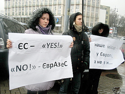 Новый Регион: Соратники Яценюка и Наливайченко провели митинги в Киеве за вступление в Евросоюз (ФОТО)