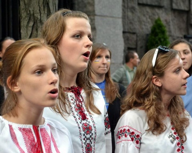 Новый Регион: В Нью-Йорке представители украинской диаспоры вытерли ноги о диктатора Януковича (ФОТО)