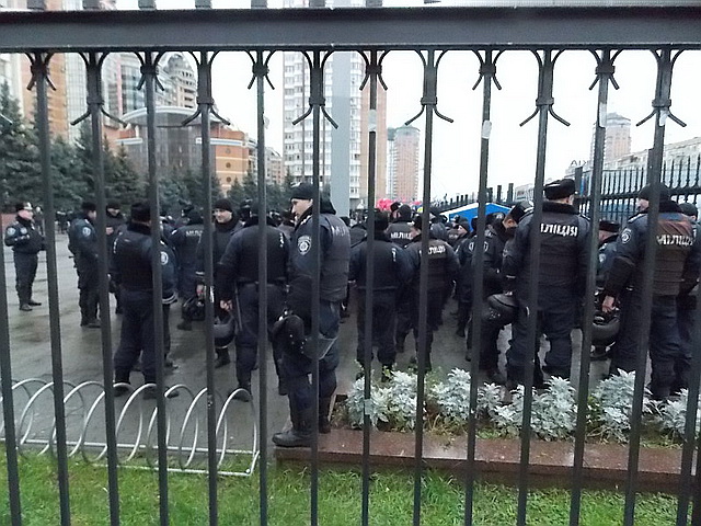 Новый Регион: Оппозиция собрала несанкционированный митинг возле ЦИК Украины в Киеве