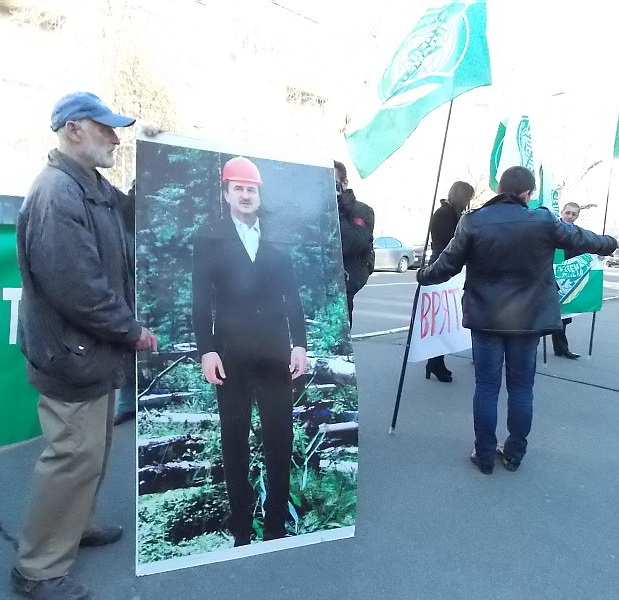 Новый Регион: В Киеве защитники Быковнянского леса пикетировали здание МВД Украины (ФОТО, ВИДЕО)