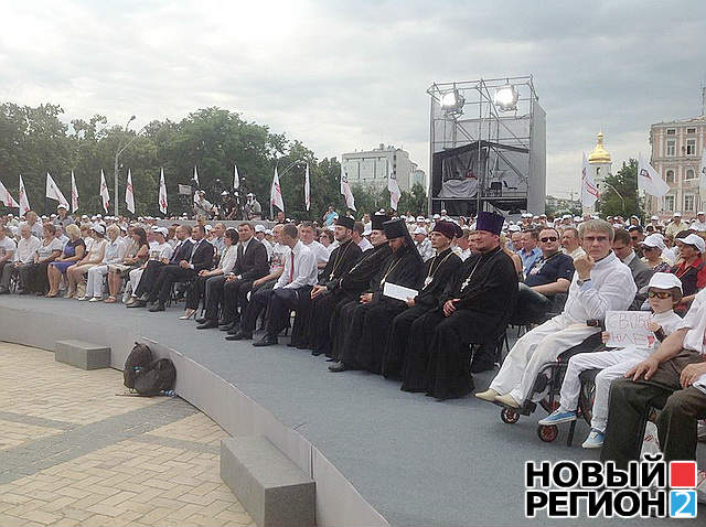 Новый Регион: Яценюк официально возглавил партию Тимошенко, томящейся в тюрьме