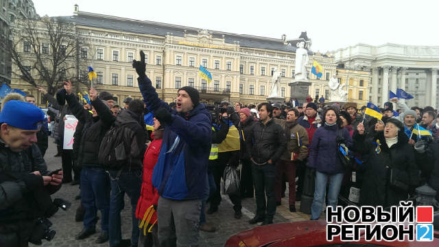 Новый Регион: Послы Польши и ЕС приехали на Евромайдан на Михайловской площади и поддержали митингующих (ФОТО)