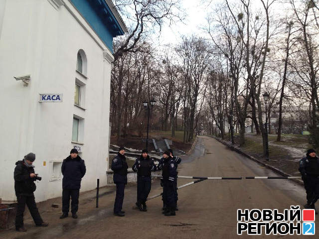 Новый Регион: В Киеве переносят памятник легендарному тренеру Динамо Валерию Лобановскому (ФОТО)