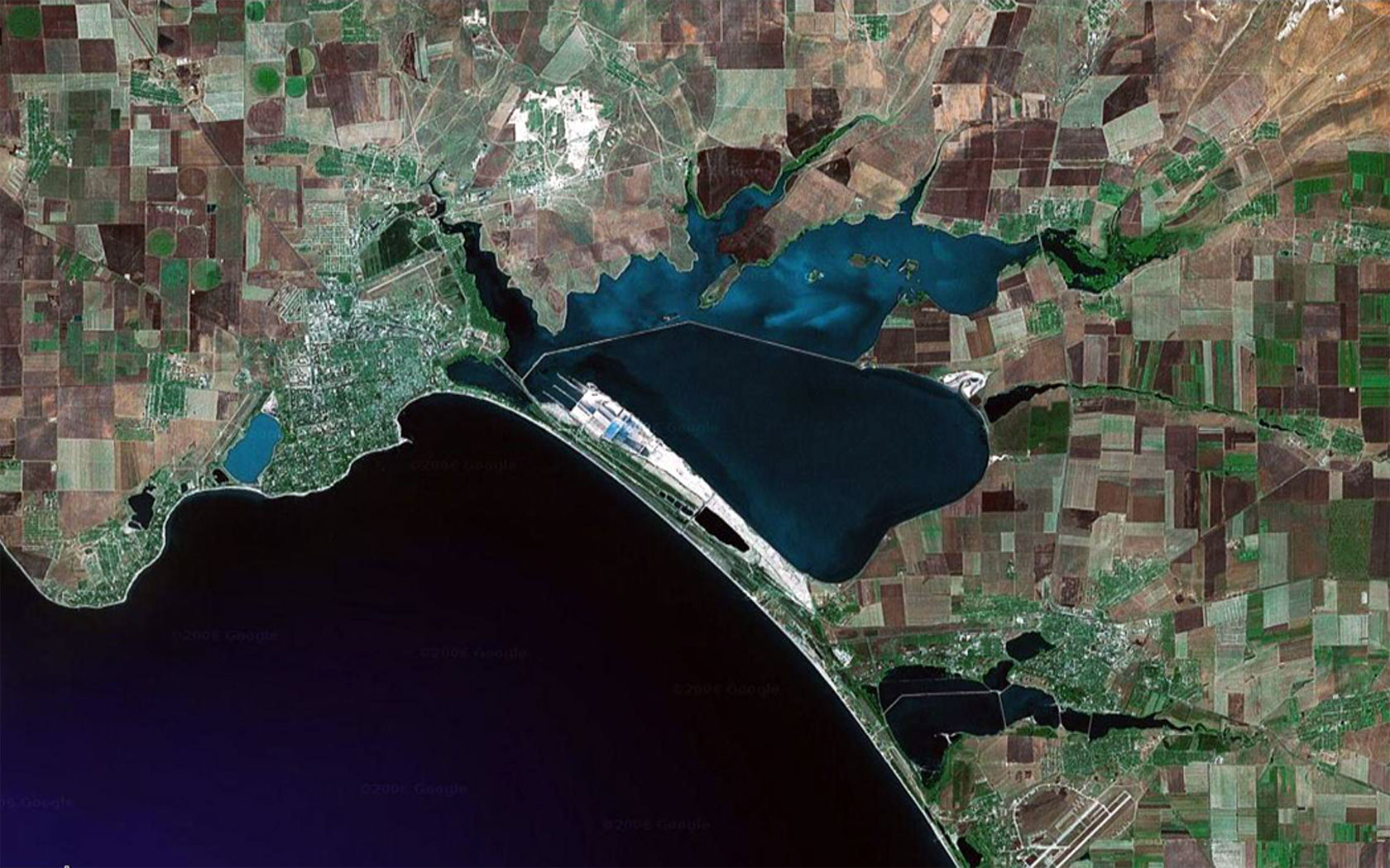 Крым озеро Сасык Сиваш со спутника