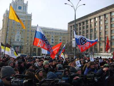 Новый Регион: Русский Марш в Москве закончился раньше запланированного: участники акции замерзли (ФОТО)