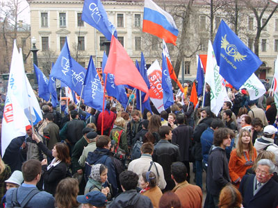 Новый Регион: Антипризывной митинг в Москве прошел в окружении ОМОНа (ФОТО)