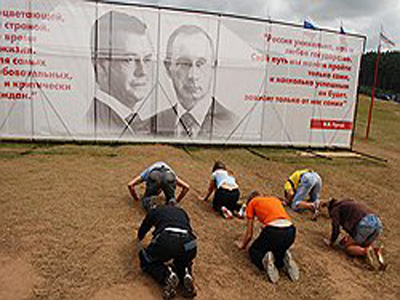 Новый Регион: Перед приездом Путина на Селигер участникам встречи запретили употреблять слова: Медведев, деньги, дайте, помогите (ФОТО)