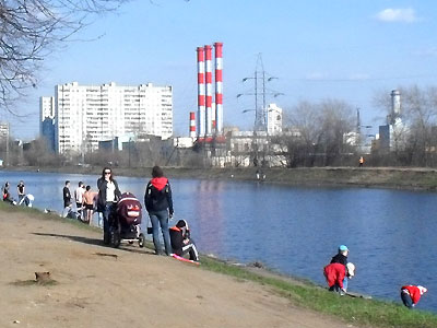 Новый Регион: Солнце выманило москвичей из квартир (ФОТО)