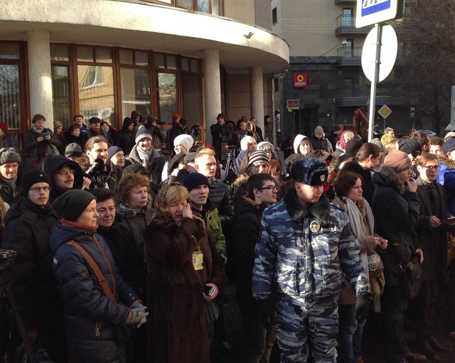 Новый Регион: В Москве около суда, где оглашают приговор по болотному делу, произошла стычка с полицией