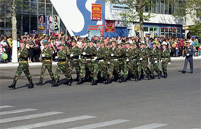 Новый Регион: 9 мая жители Рыбницы встретили ветеранов цветами и аплодисментами