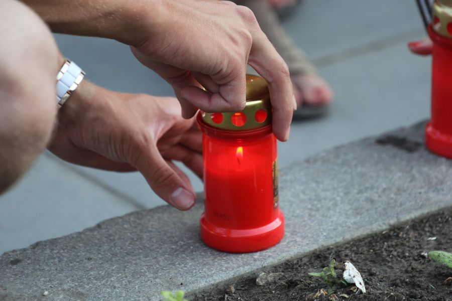 «Свеча памяти» в Екатеринбурге «горела» недолго, но официозно (ФОТО)