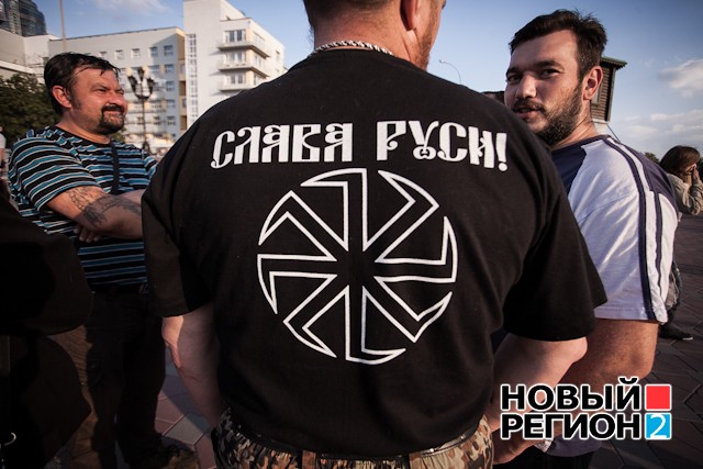 Екатеринбург: «стояние за Навального» закончилось купанием в фонтане (ФОТО)