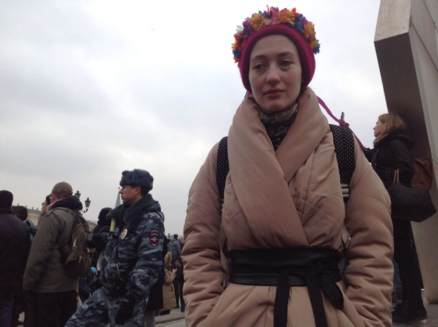 «Руки прочь от Украины!» / Более 300 человек задержаны на антивоенных акциях в Москве (ФОТО, ВИДЕО)
